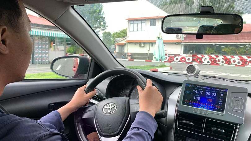 Giấy phép lái xe hạng B về lý thuyết không phân chia rõ ràng giữa số tự động và số sàn. Ảnh: Q.Đ.