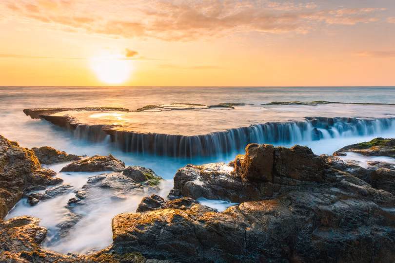 Cảnh bình minh đẹp ngoạn mục ở Hang Rái, vịnh Vĩnh Hy. Ảnh: Sơn Nguyễn.