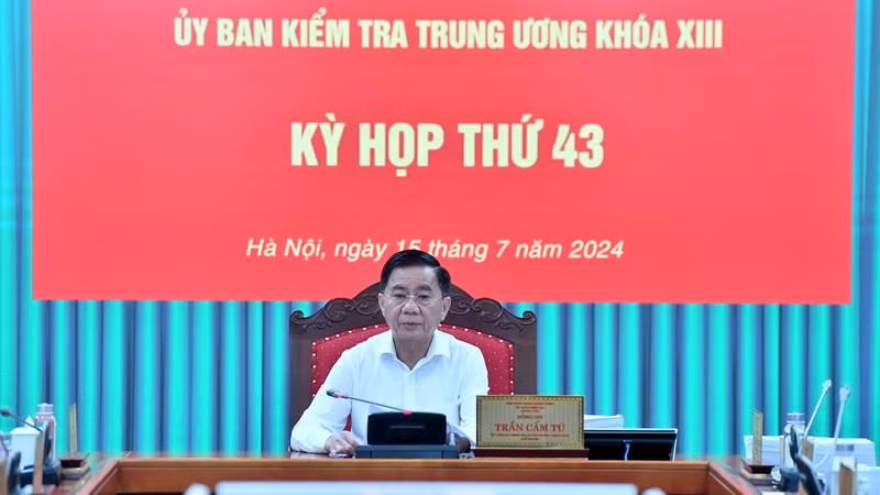 Đồng chí Trần Cẩm Tú, Ủy viên Bộ Chính trị, Bí thư Trung ương Đảng, Chủ nhiệm Ủy ban Kiểm tra Trung ương chủ trì Kỳ họp thứ 43.