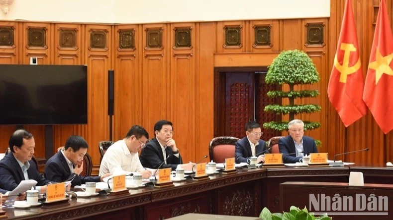 Lãnh đạo Chính phủ, các bộ, ngành tham dự cuộc họp (Ảnh: TRẦN HẢI).