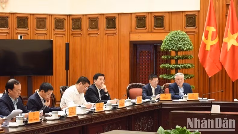 Lãnh đạo Chính phủ, các bộ, ngành tham dự cuộc họp (Ảnh: TRẦN HẢI).