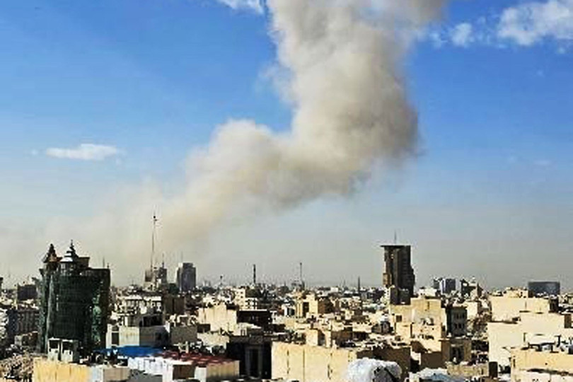 Khói bốc lên sau vụ nổ ở Tehran, Iran ngày 28/2/2026. Ảnh: Kyodo/TTXVN