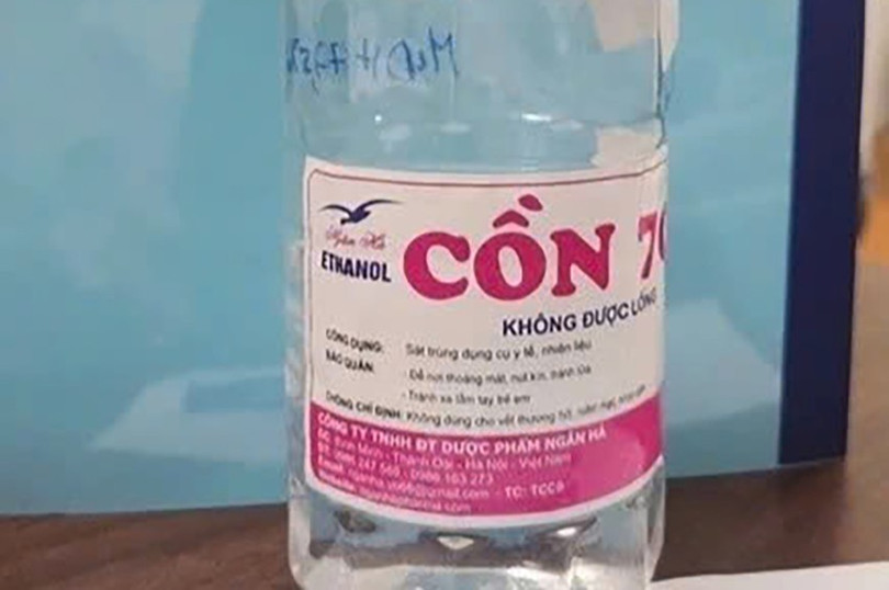 Cồn bệnh nhân dùng để ngậm và xúc miệng. Ảnh: BVCC. z6716664969255-5301e5c83e14b2d04b19efba46c17c99.jpg