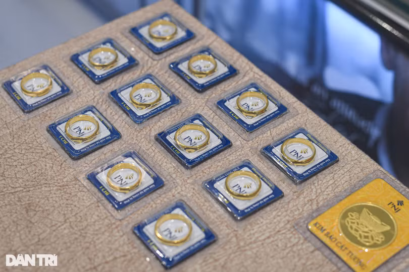 Giá vàng nhẫn có sự liên thông với giá quốc tế (Ảnh: Mạnh Quân).