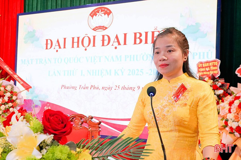 Phó Chủ tịch Ủy ban MTTQ Việt Nam phường Trần Phú Nguyễn Thị Hoa báo cáo tại đại hội. bqbht_br_552629975-122134525268923948-3266982122375831726-n.jpg