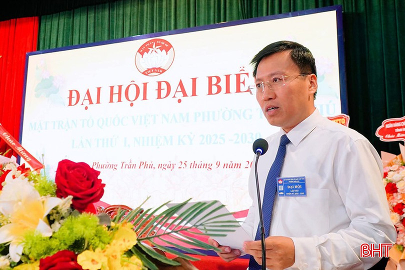 Đồng chí Phạm Hùng Cường - Bí thư Đảng ủy, Chủ tịch HĐND phường Trần Phú phát biểu tại đại hội. bqbht_br_554096371-122134524698923948-1874465663435543687-n-1.jpg