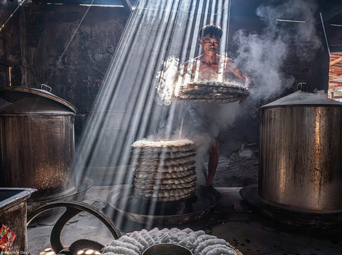 Tác phẩm "Bánh hỏi". Ảnh: Đặng Hoài Anh Tác phẩm "Bánh hỏi". Ảnh: Đặng Hoài Anh