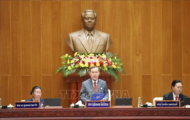 Đồng chí Xaysomphon Phomvihane, Ủy viên Bộ Chính trị, Chủ tịch Quốc hội khóa IX của Lào phát biểu khai mạc Kỳ họp. Ảnh: Xuân Tú/PV TTXVN tại Lào
