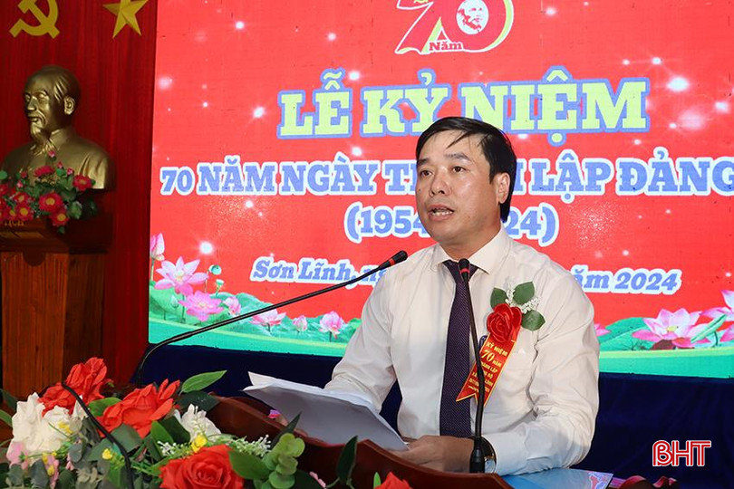 Ông Trần Chung Thành - Bí thư Đảng ủy xã Sơn Lĩnh phát biểu khai mạc tại buổi lễ. IMG_1595.JPG