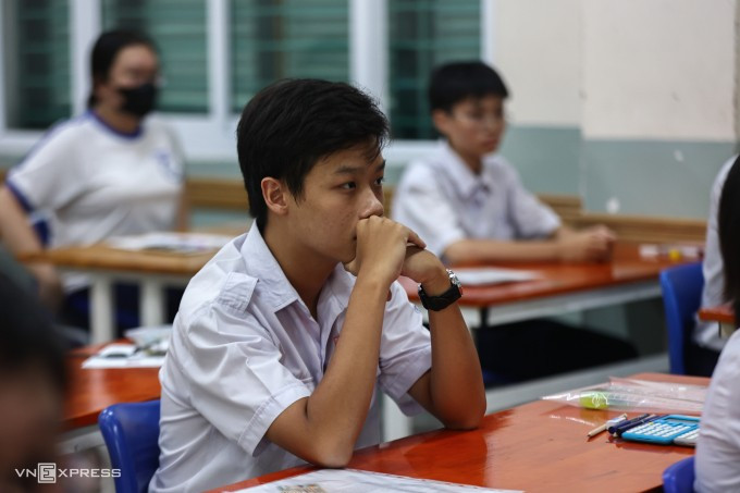 ผู้สมัครในนครโฮจิมินห์จะเข้าสอบจบการศึกษาระดับมัธยมศึกษาตอนปลายในปี 2025 ภาพโดย: Quynh Tran Thí sinh TP HCM thi tốt nghiệp THPT 2025. Ảnh: Quỳnh Trần