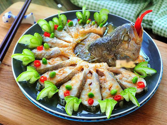 Cá chứa chất chống oxy hóa làm giảm tác hại tổn thương tế bào do gốc tự do gây ra. 1443829149-ca-hap.jpg