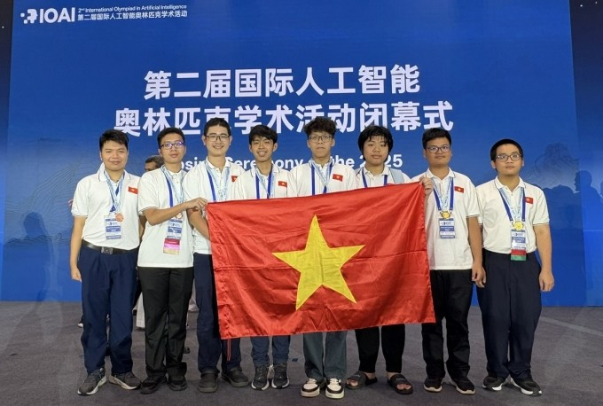 8 học sinh Việt Nam dự IOAI 2025. Ảnh: MOET 8 học sinh Việt Nam dự IOAI 2025. Ảnh: MOET