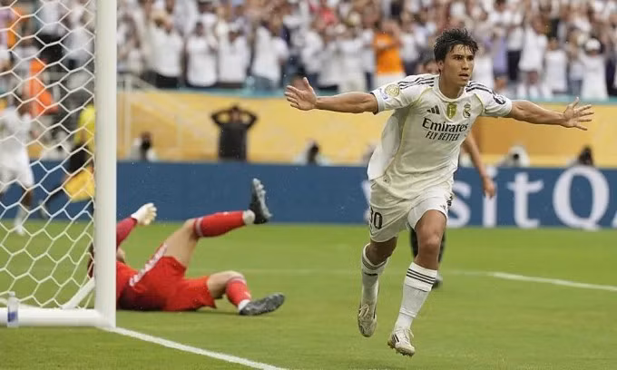 Tiền đạo Gonzalo Garcia (phải) mừng bàn mở tỷ số cho Real Madrid trong trận gặp Juventus ở vòng 1/8 FIFA Club World Cup trên sân Hard Rock, thành phố Miami Gardens, bang Florida, Mỹ ngày 1/7/2025. Ảnh: LaPresse