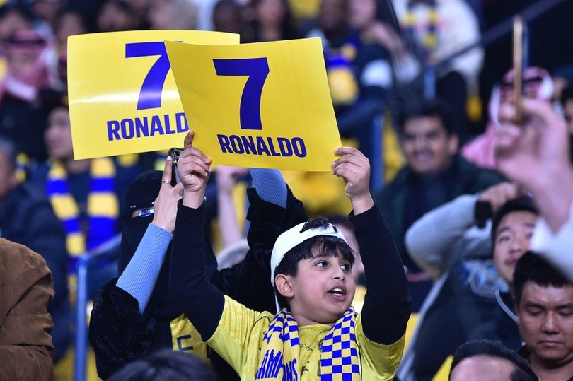 NHM Al Nassr ủng hộ Ronaldo.