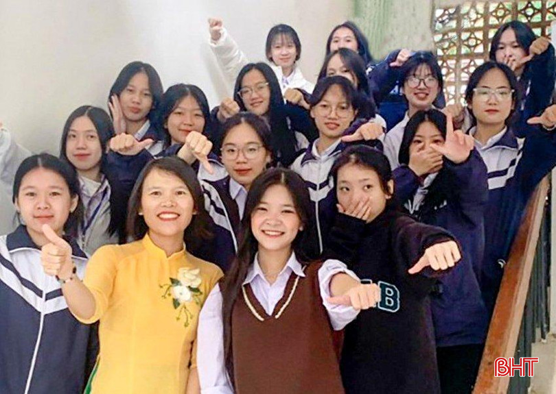 Với sự định hướng, phương pháp của thầy cô cùng nỗ lực của học sinh, nhiều niềm vui đã đến với Trường THPT Cẩm Xuyên. z5647202794615_d022322c3847d1f58cb9773dfd905ece.jpg