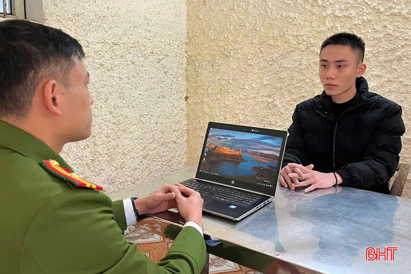 Cơ quan công an làm việc với đối tượng Bùi Quang Minh - thành viên trong mắt xích lừa đảo làm nhiệm vụ Tiktok. bqbht_br_z6313676856645-e56e85b316471de2d2ed4817dca2f610.jpg