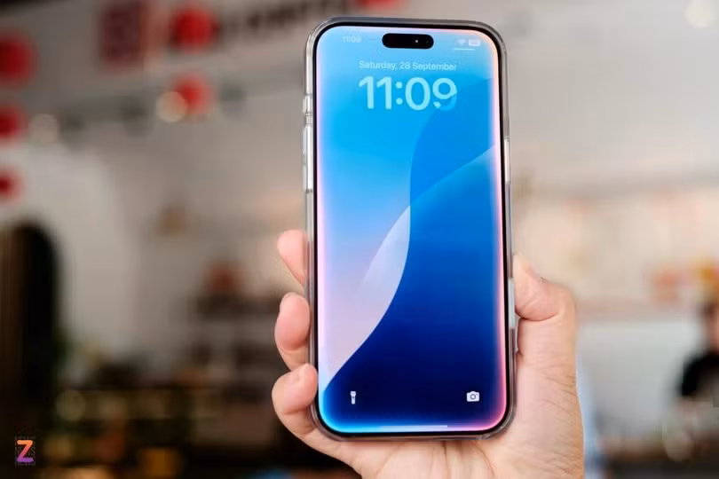 Lớp phủ Ceramic Shield mới trên iPhone 16 có độ bền cao hơn. Ảnh: Tuấn Anh.