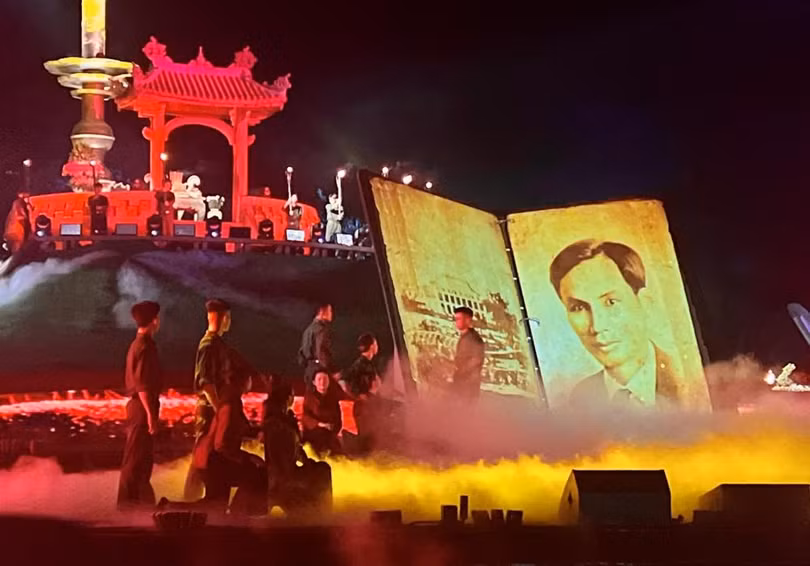 Tiết mục trong Chương trình nghệ thuật "Bản hùng ca bất diệt" tại Khu Di tích lịch sử đặc biệt Thành Cổ Quảng Trị. (Ảnh: Nguyên Linh/TTXVN)