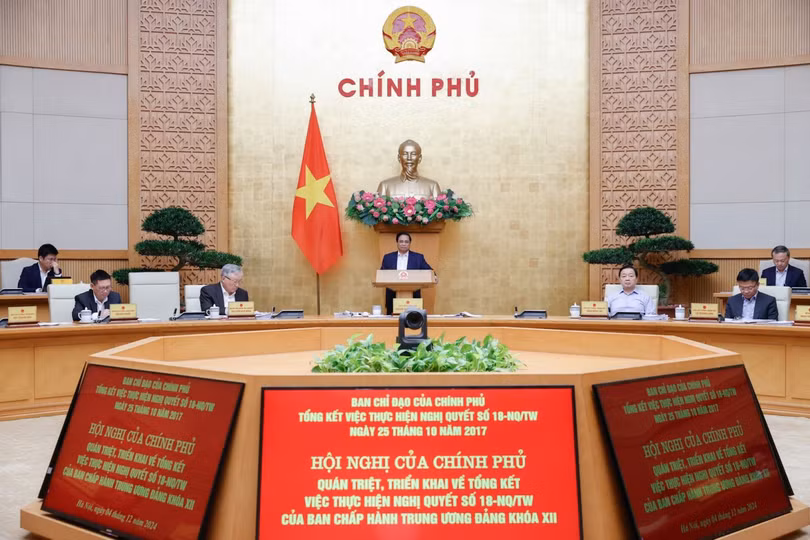 Ban Chỉ đạo về tổng kết thực hiện Nghị quyết số 18-NQ/TW của Chính phủ đề nghị các bộ, ngành, địa phương hoàn thành việc xây dựng tiêu chí, quy chế đánh giá và thực hiện rà soát, sàng lọc công chức, viên chức thuộc phạm vi quản lý, bảo đảm giảm tối thiểu 20% công chức, viên chức hưởng lương từ ngân sách nhà nước.