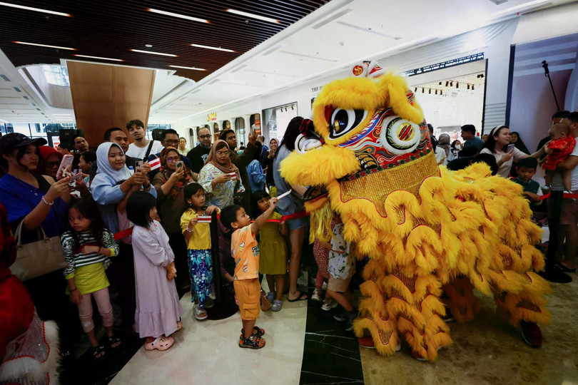 Cảnh tượng chờ đón Tết Nguyên đán ở South Tangerang, ngoại ô Jakarta, Indonesia.