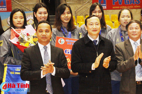 ngan hang cong thuong doat cup vo dich bong chuyen nu pv gas 2016