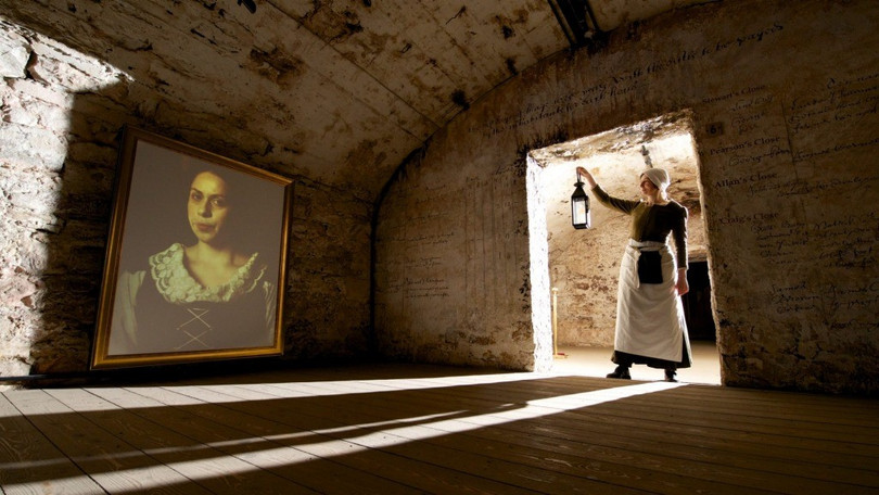 Mary King"s Close (Edinburgh, Scotland): Khu phố cổ Mary King được hình thành khi bệnh dịch hạch lây lan rộng tại nhiều thành phố ở châu Âu, nhiều người bệnh đã bị cách ly tại đây cho đến chết. Ảnh: Tony Marsh. dia dao cu chi vao top diem du lich ngam an tuong