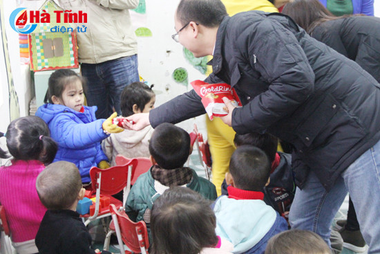 trao 100 trieu dong ho tro truong hoc khac phuc hau qua sau lu