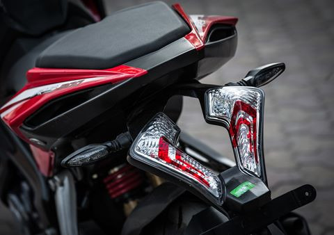 doi thu cua ktm rc200 gia hon 80 trieu dong