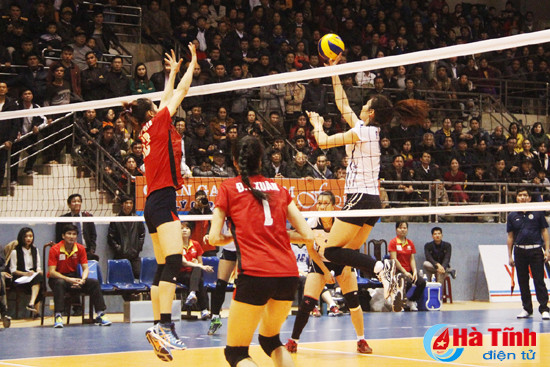 ngan hang cong thuong doat cup vo dich bong chuyen nu pv gas 2016