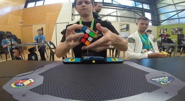 ky luc ve toc do giai khoi rubik nhanh nhat the gioi vua bi pha vo