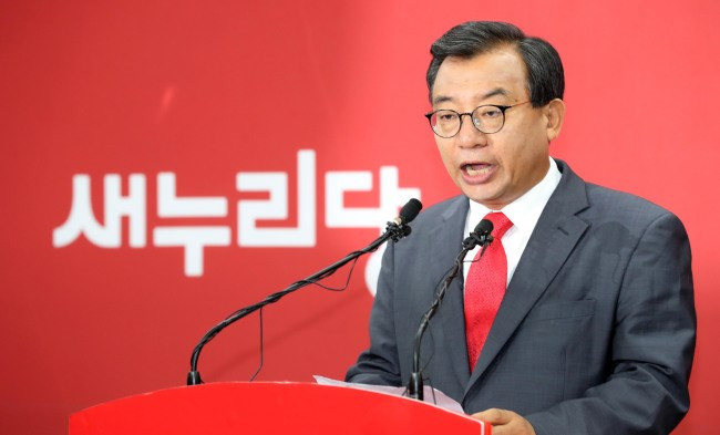 han quoc nhom phan doi tong thong keu goi 8 nghi sy roi bo dang