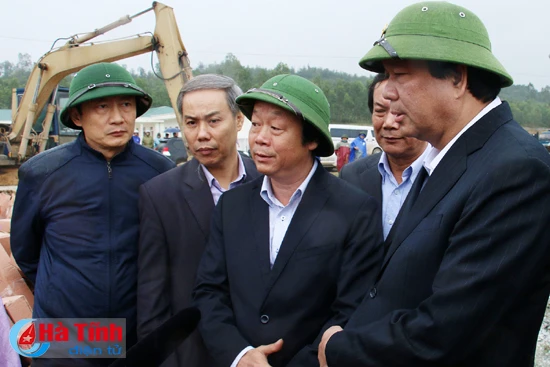 ha tinh tieu huy gan 300 tan ca khong dam bao an toan dung quy trinh ky thuat