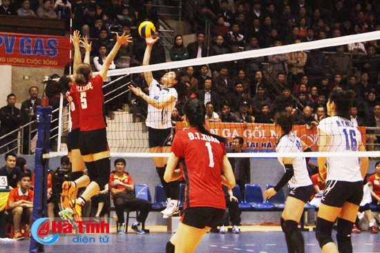 ngan hang cong thuong doat cup vo dich bong chuyen nu pv gas 2016