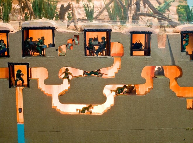 Với lối vào được ngụy trang cẩn thận, ít ai ngờ địa đạo dưới lòng đất là cả một hệ thống phòng thủ đầy đủ chức năng bao gồm nhiều phòng ở, bệnh xá, nhà bếp, kho chứa, nơi làm việc. Ảnh: Innervietnam. dia dao cu chi vao top diem du lich ngam an tuong