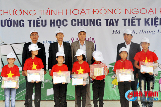 giup hoc sinh tieu hoc chung tay tiet kiem dien