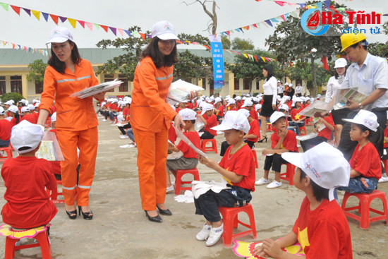 giup hoc sinh tieu hoc chung tay tiet kiem dien