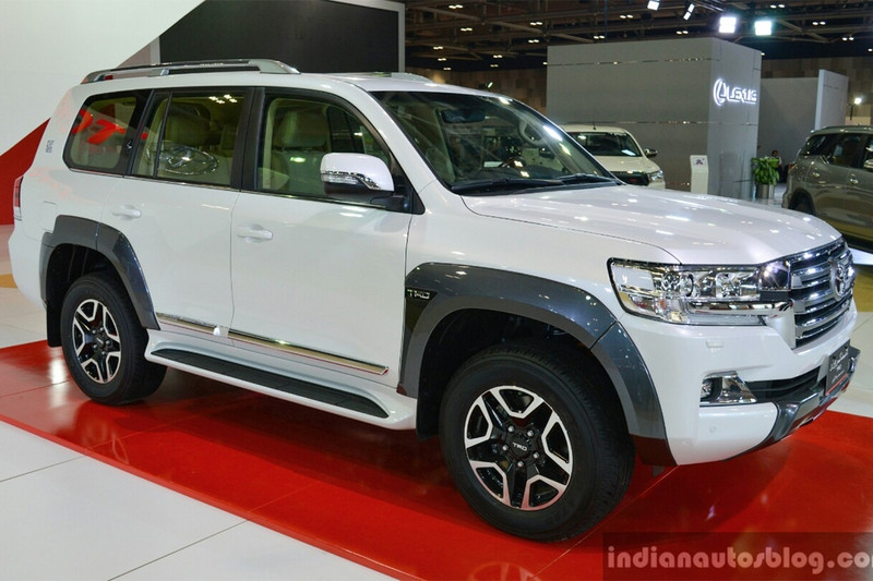 ven man toyota land cruiser trd 2017 manh 362 ma luc