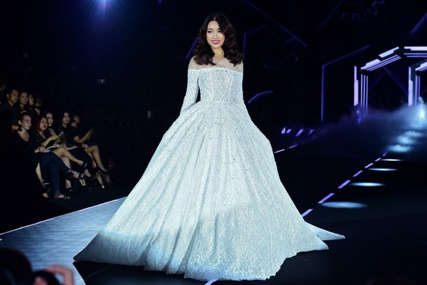 10 man catwalk an tuong cua thoi trang viet 2016