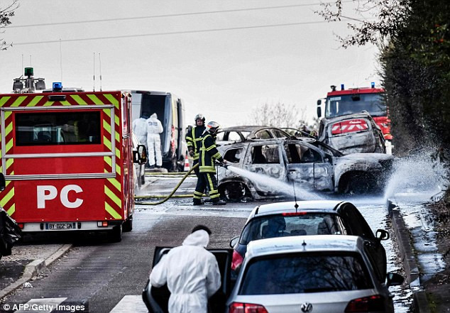 cuop trang tron hon 70kg vang giua ban ngay o phap