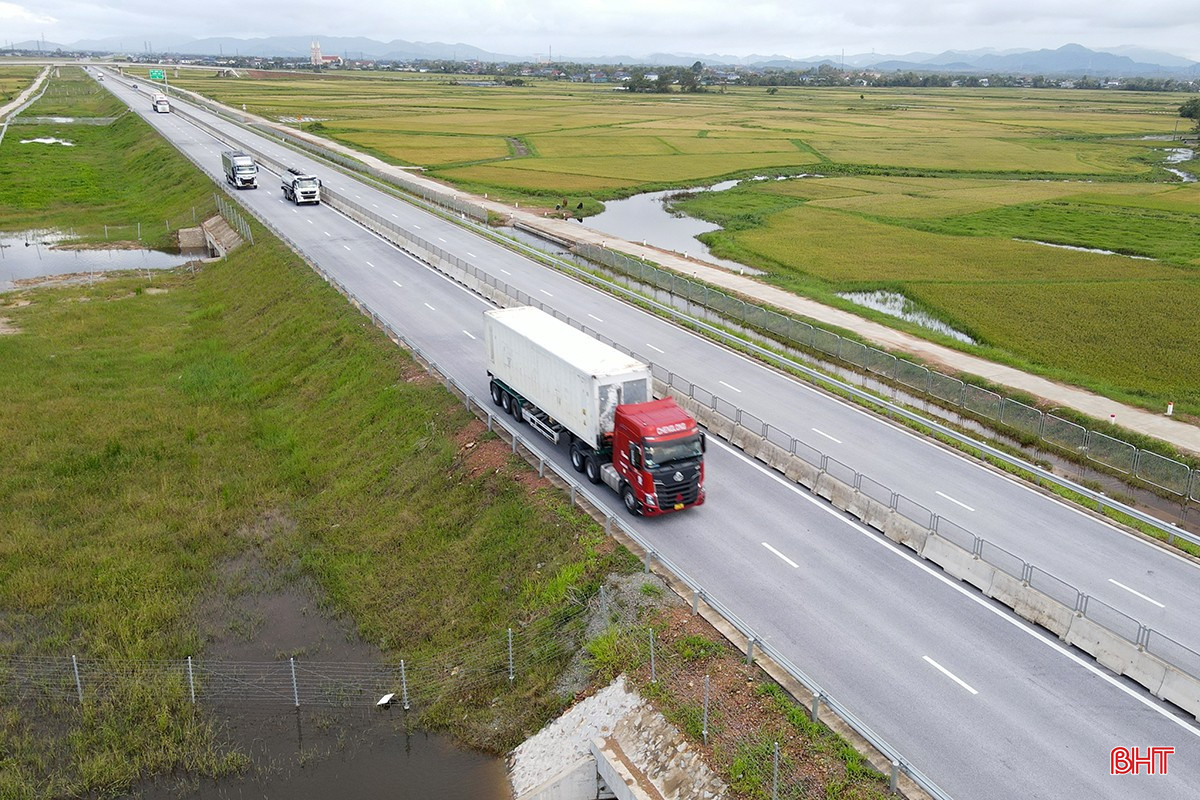 Giao thông Hà Tĩnh trong dịp nghỉ lễ Quốc khánh 2/9 cơ bản được đảm bảo, phương tiện lưu thông thuận lợi, thông suốt. bqbht_br_nghi-le-quoc-khanh-2-9-01d.jpg