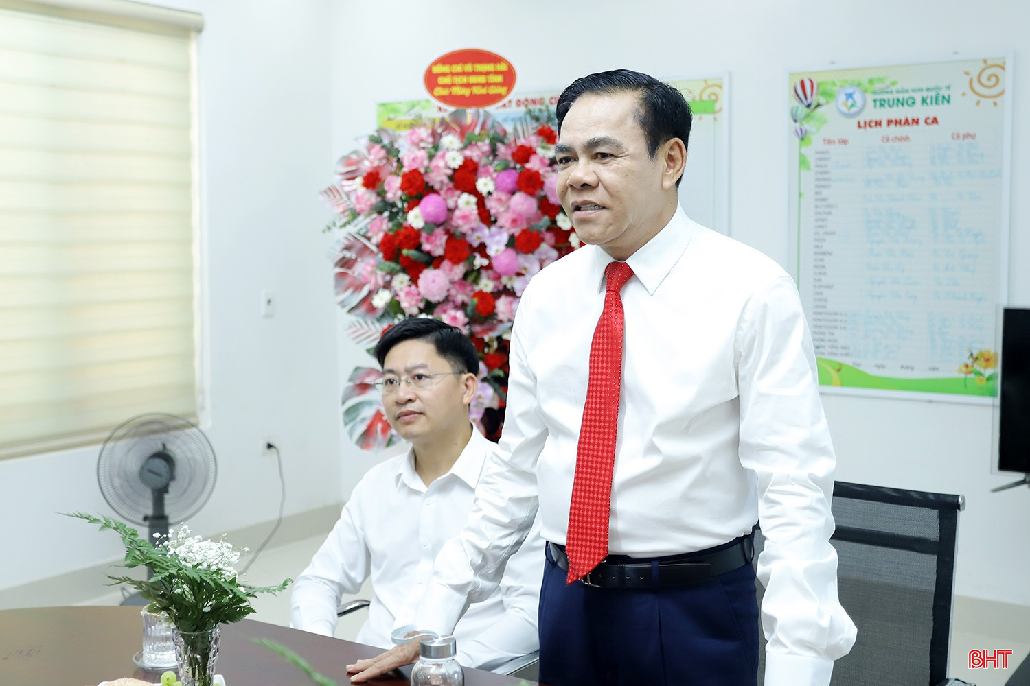 Chủ tịch UBND tỉnh Võ Trọng Hải mong muốn các trường tăng cường công tác quản lý và nâng cao chất lượng đội ngũ, tập trung giáo dục đạo đức, lối sống, kỹ năng sống cho học sinh. Chủ tịch UBND tỉnh Võ Trọng Hải mong muốn các trường tăng cường công tác quản lý và nâng cao chất lượng đội ngũ, tập trung giáo dục đạo đức, lối sống, kỹ năng sống cho học sinh.