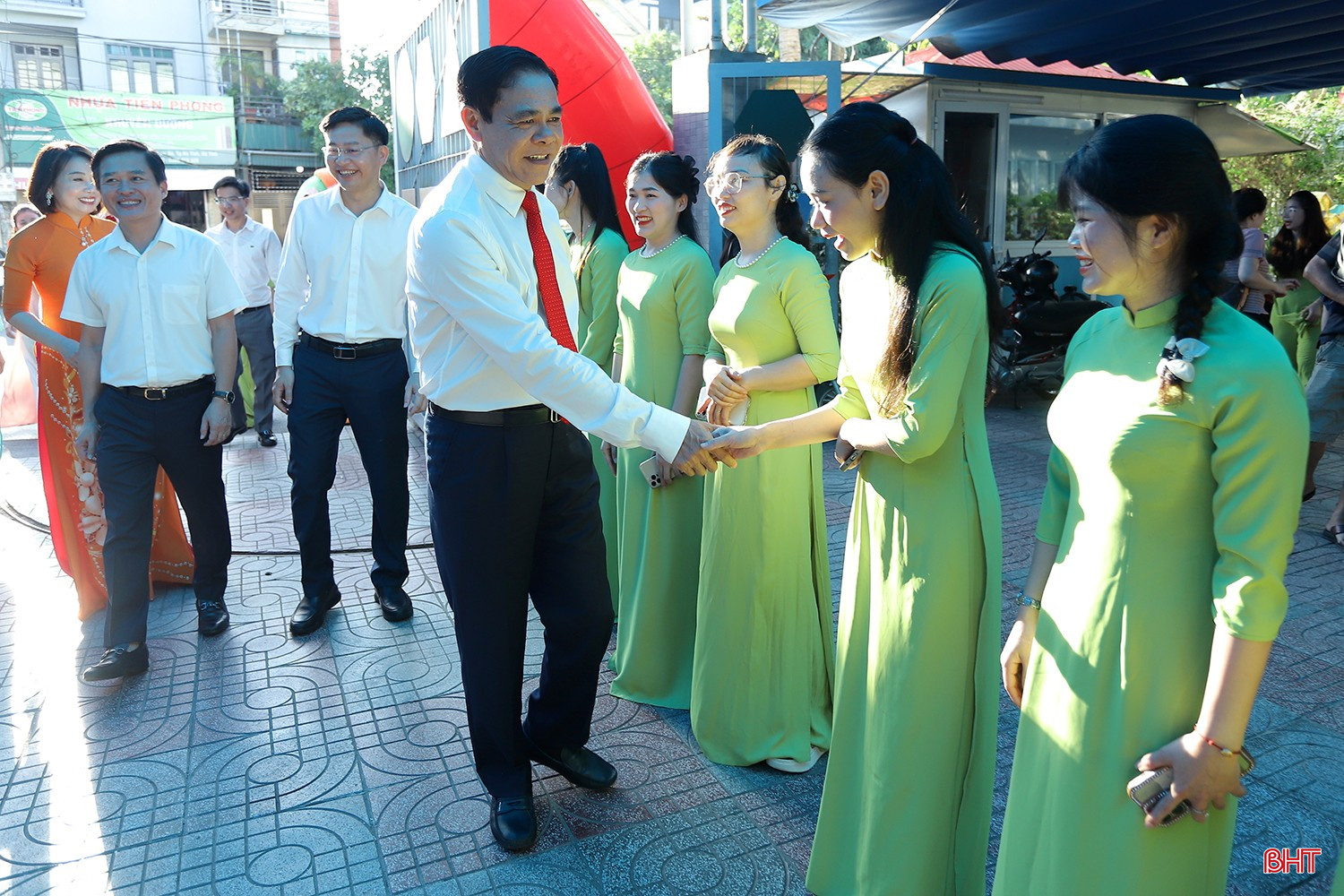 Chủ tịch UBND tỉnh Võ Trọng Hải tới chúc mừng Trường Mầm non Trí Đức. Chủ tịch UBND tỉnh Võ Trọng Hải tới chúc mừng Trường Mầm non Trí Đức.