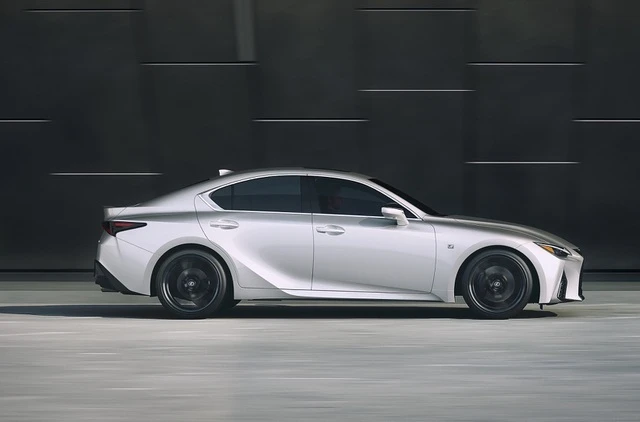 Lexus IS 2021 sắp về Việt Nam, đấu Mercedes-Benz C-Class và BMW 3-Series