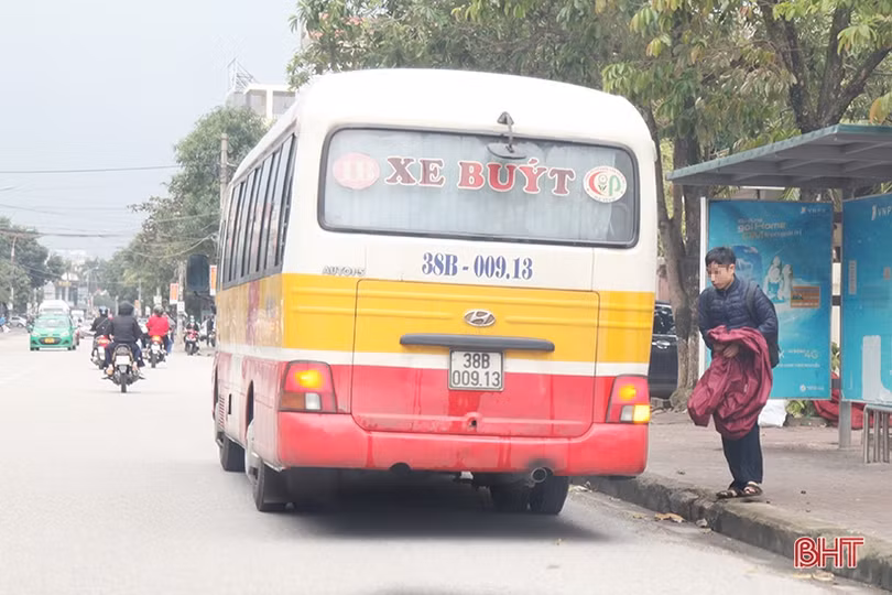 Vẫn còn một bộ phận người dân Hà Tĩnh không mang khẩu trang khi đi xe buýt