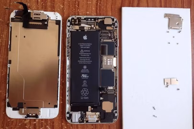 Apple lại bị kiện vì pin iPhone