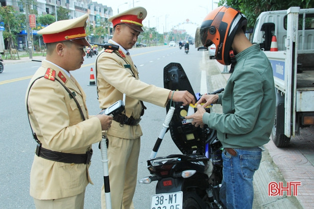 Công an Nghi Xuân xử phạt gần 300 triệu đồng vi phạm giao thông