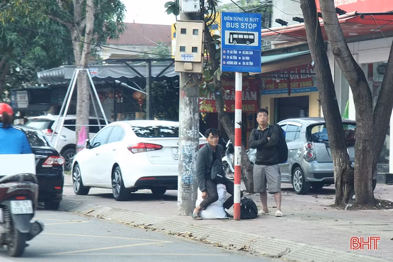 Vẫn còn một bộ phận người dân Hà Tĩnh không mang khẩu trang khi đi xe buýt