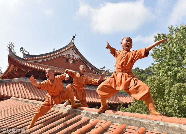 Cận cảnh quá trình khổ luyện của các võ sư nhí tại chùa Thiếu Lâm - 4 Cận cảnh quá trình khổ luyện của các võ sư nhí tại chùa Thiếu Lâm