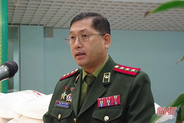 Biên phòng Việt Nam hỗ trợ 75 tấn gạo cho lực lượng quản lý, bảo vệ biên giới Lào