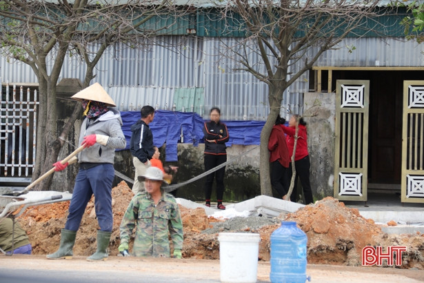 Nhiều người còn chủ quan khi đến nơi công cộng ở đô thị lớn thứ 2 Hà Tĩnh